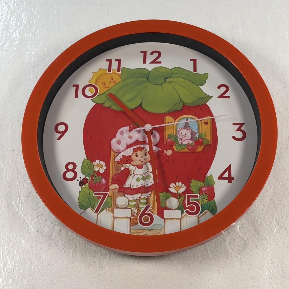 The World Of Strawberry Shortcake Battery Operated Wall Clock Working